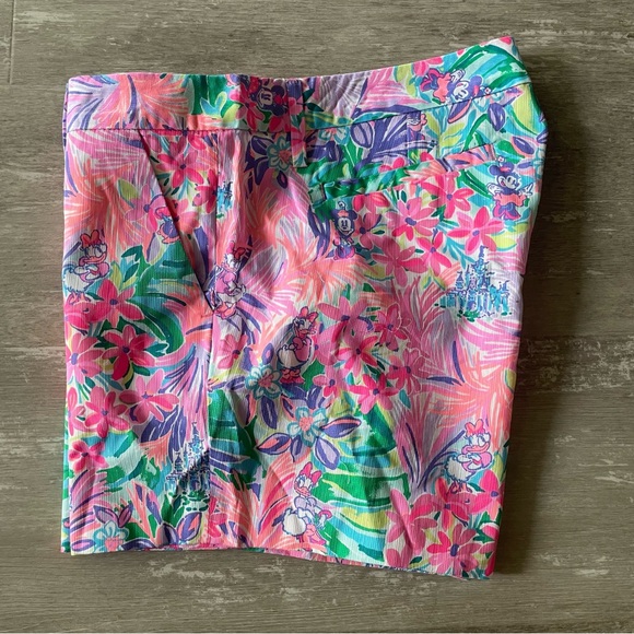 NWT Lilly Pulitzer Disney Parks Minnie Mouse and Daisy Duck Callahan Shorts - Picture 5 of 6
